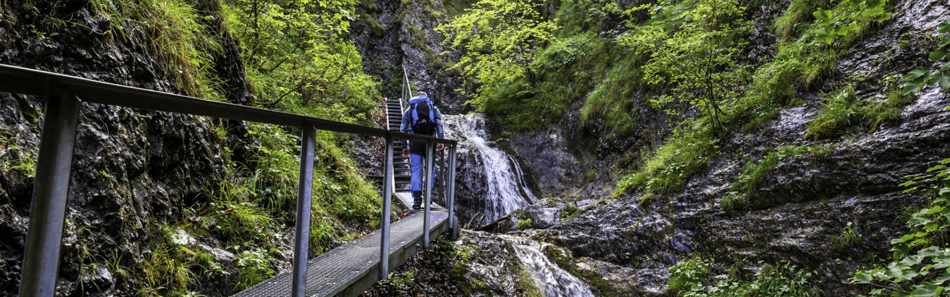 JÁNOŠÍKOVE DIERY - TURISTIKA PRE CELÚ RODINU